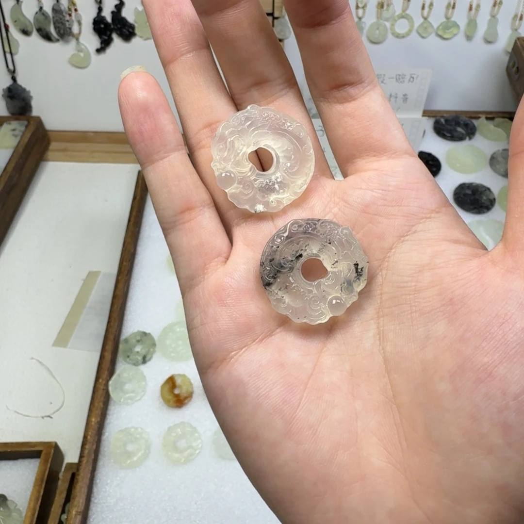 子***一蛇纹石玉未镶嵌项链