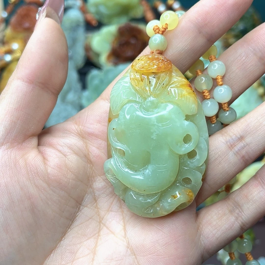蛇纹石玉颈饰未镶嵌