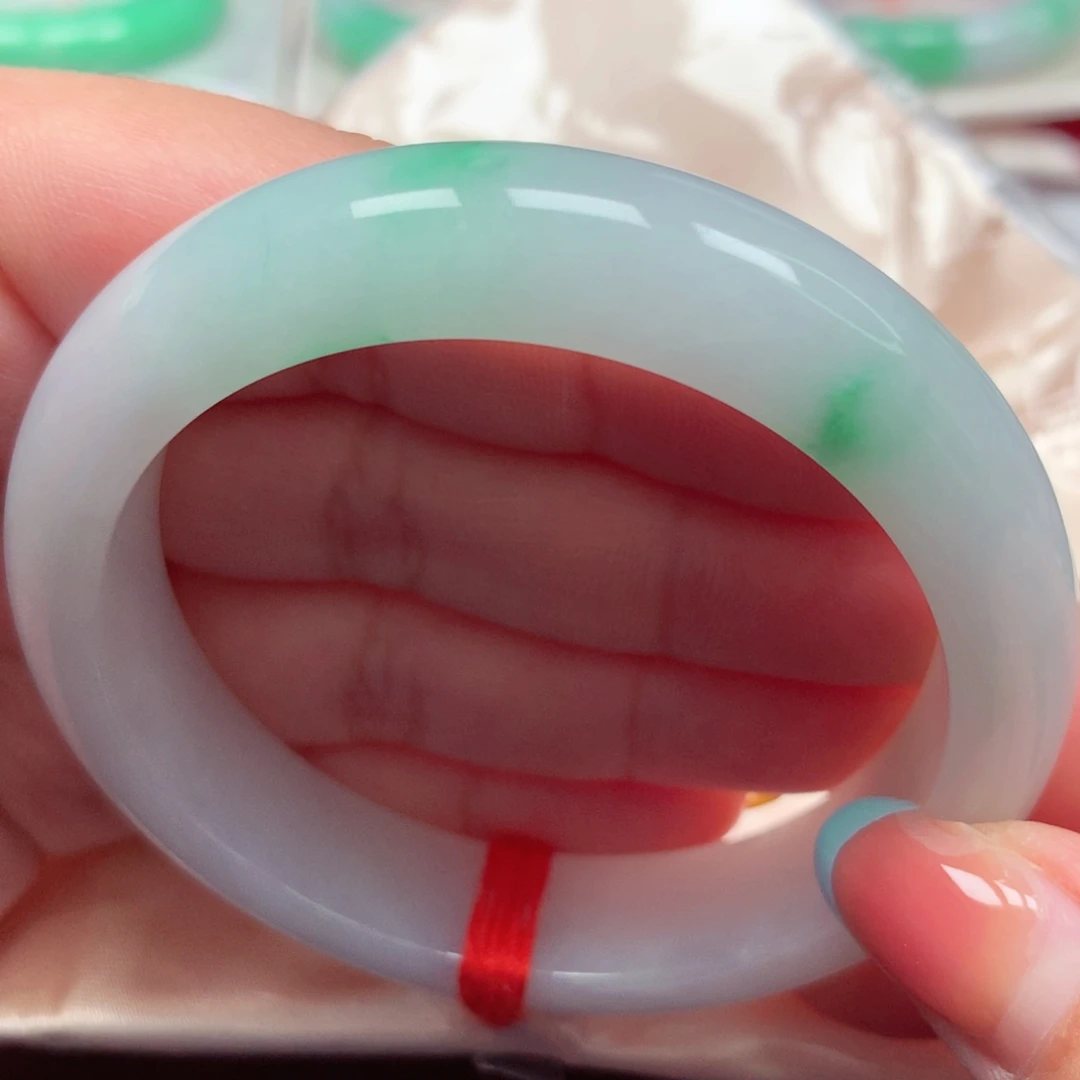 翡翠未镶嵌手镯7细腻白底青