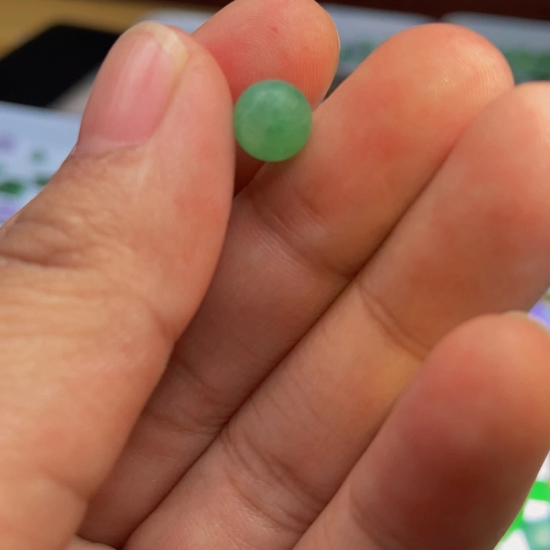 郁***文翡翠未镶嵌颈饰翡翠