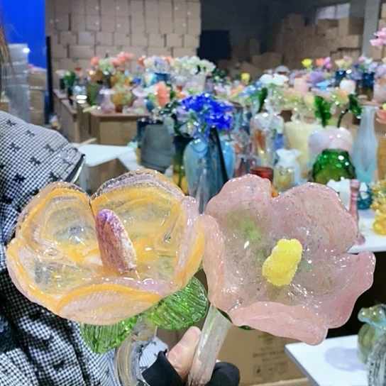 琉璃花瓶高45厘米宽9厘米