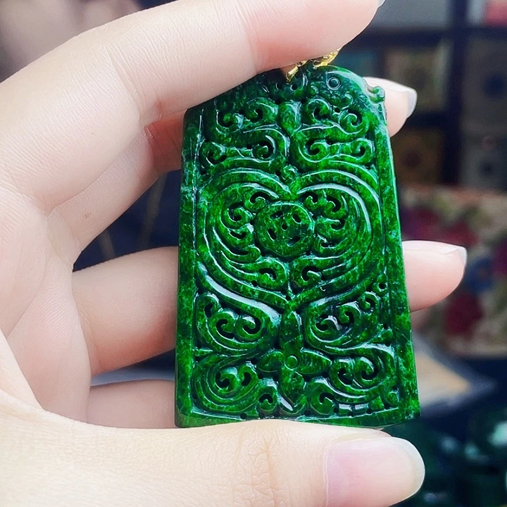 翡翠未镶嵌颈饰多样性