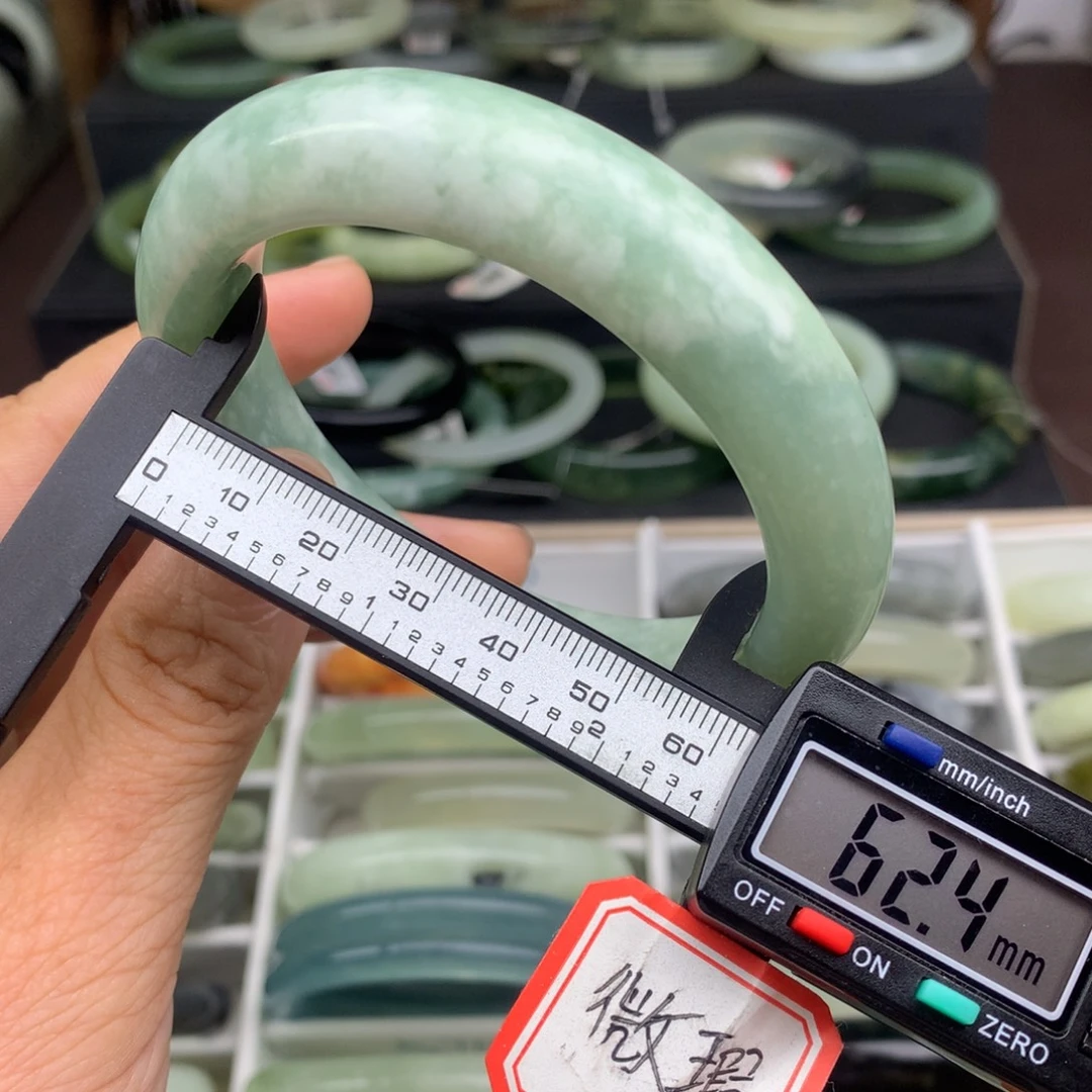 蛇纹石玉未镶嵌手镯580