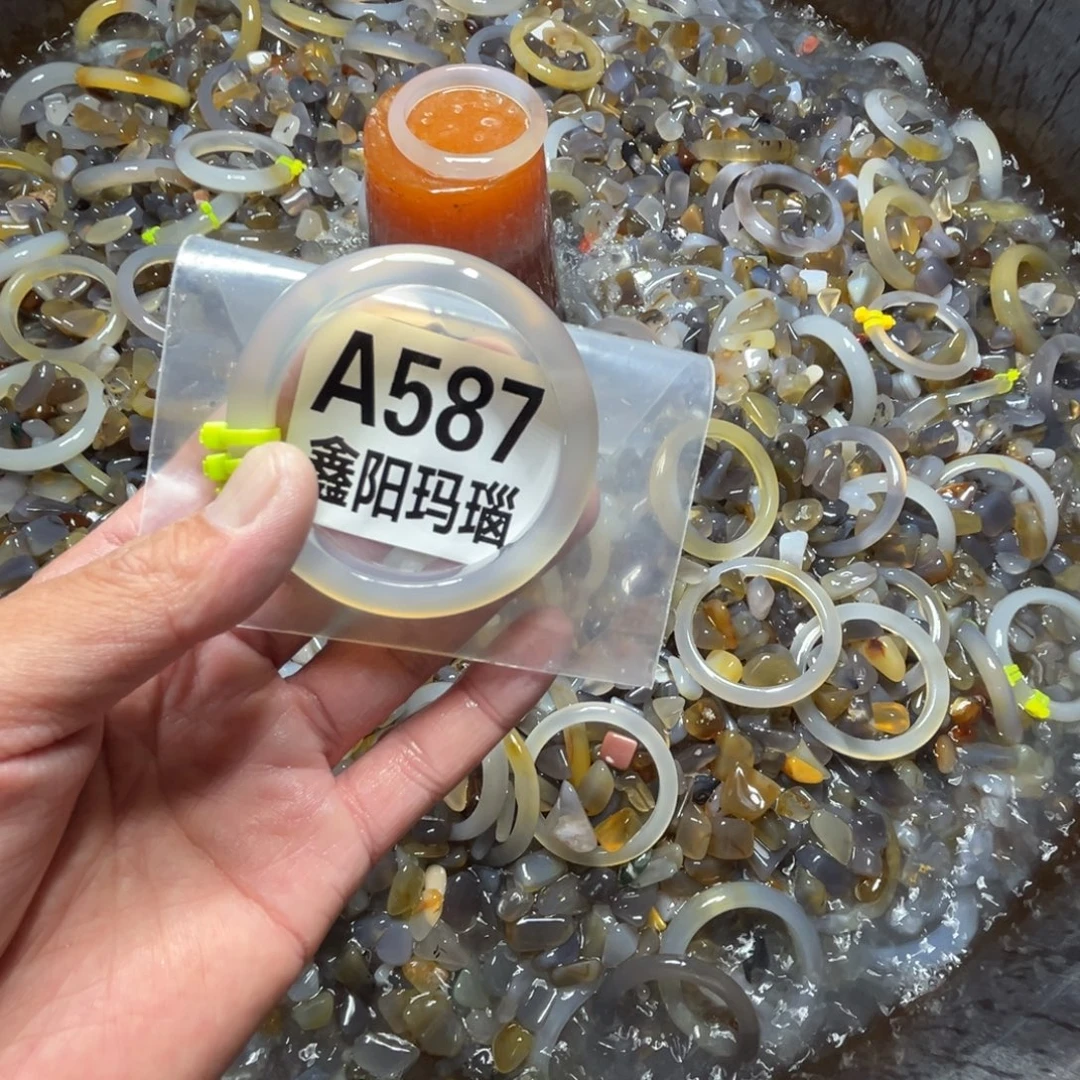 心***晴玛瑙/玉髓未镶嵌手镯587