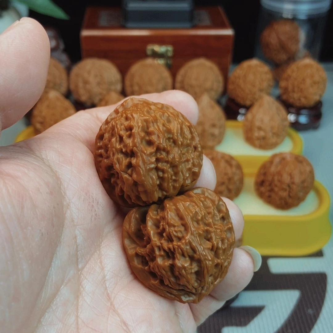 福利白狮子核桃手把件！！！