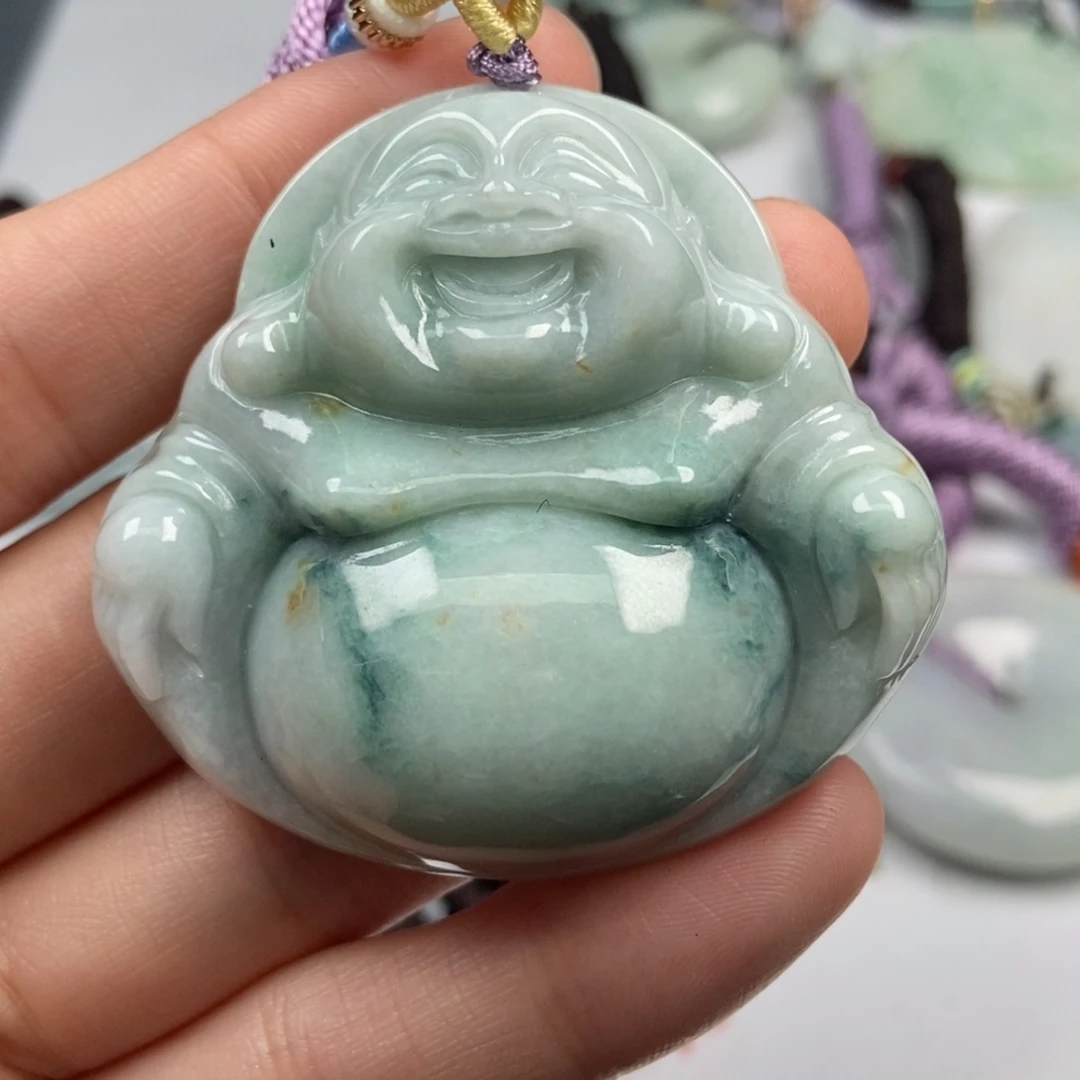 贝***？翡翠未镶嵌颈饰翡翠