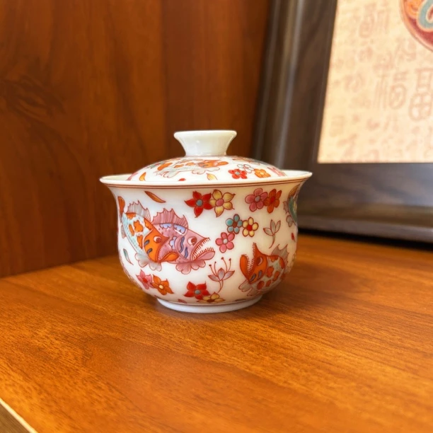 [甄晨窑]景德镇手工手绘斗彩矾红鳜鱼盖碗—120ml