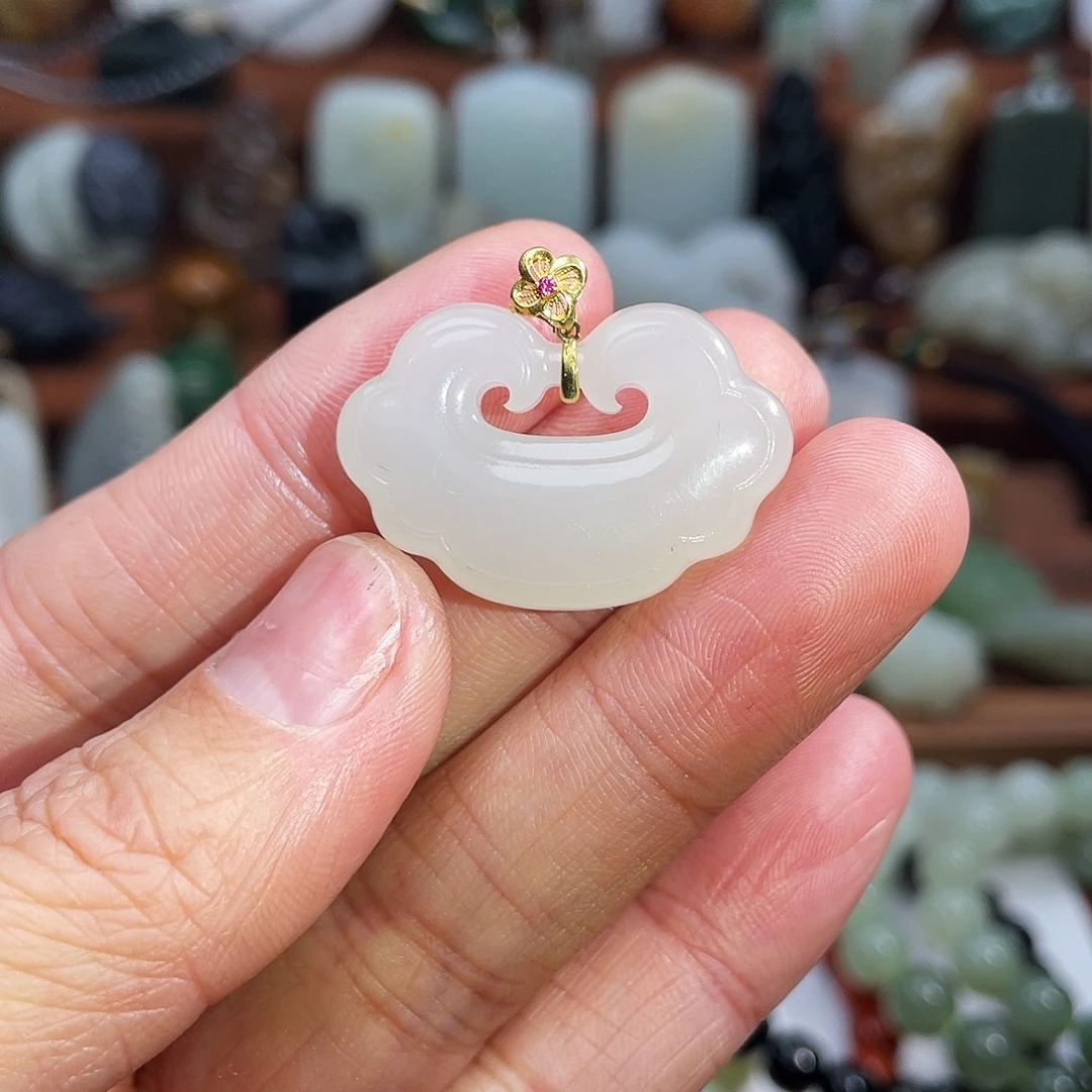 和田玉18K金镶嵌颈饰