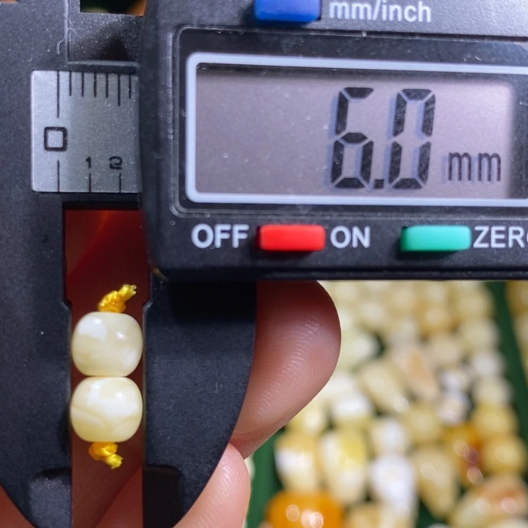 蜜蜡未镶嵌裸石配饰