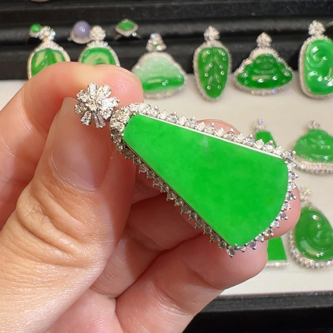 翡翠吊坠(不含链)18K金镶嵌