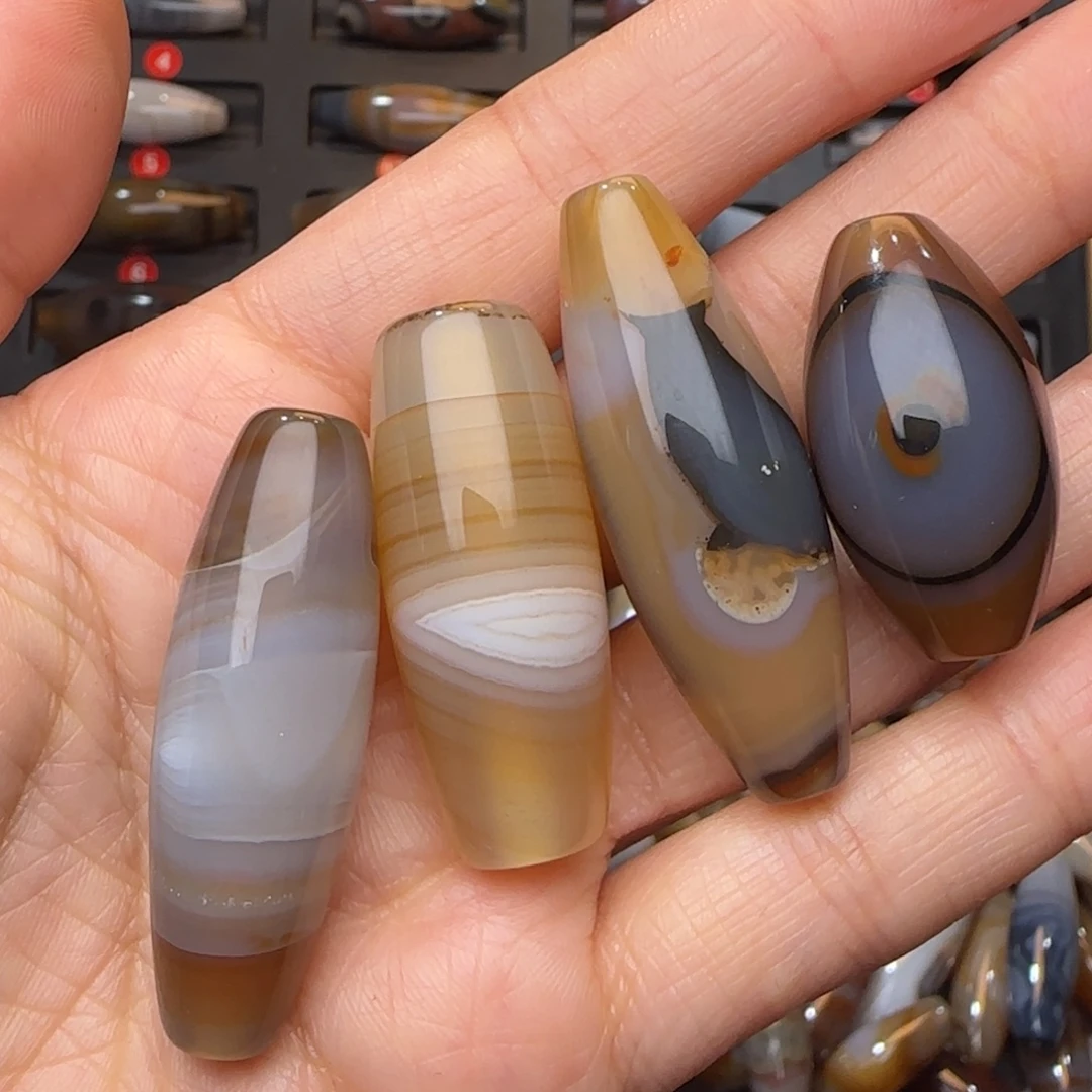 王***易玛瑙/玉髓未镶嵌颈饰