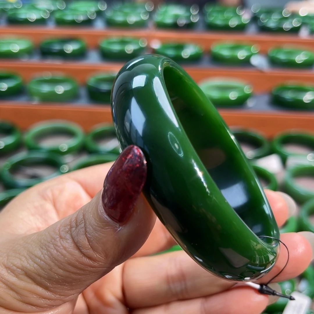 未镶嵌手镯和田玉寒*。