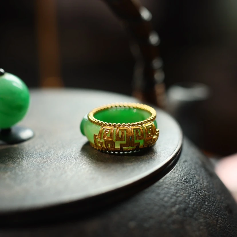 17-106 冰种马鞍翡翠戒指 天然a货 18k金 010190029