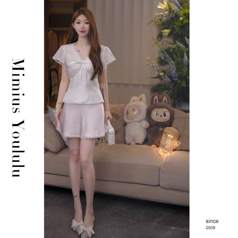 【mimius】喵喵 心动恋歌 温柔气质扭结V领短袖上衣 G06018