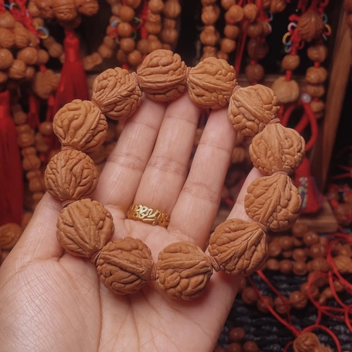 木质类龙纹桃枭挂件