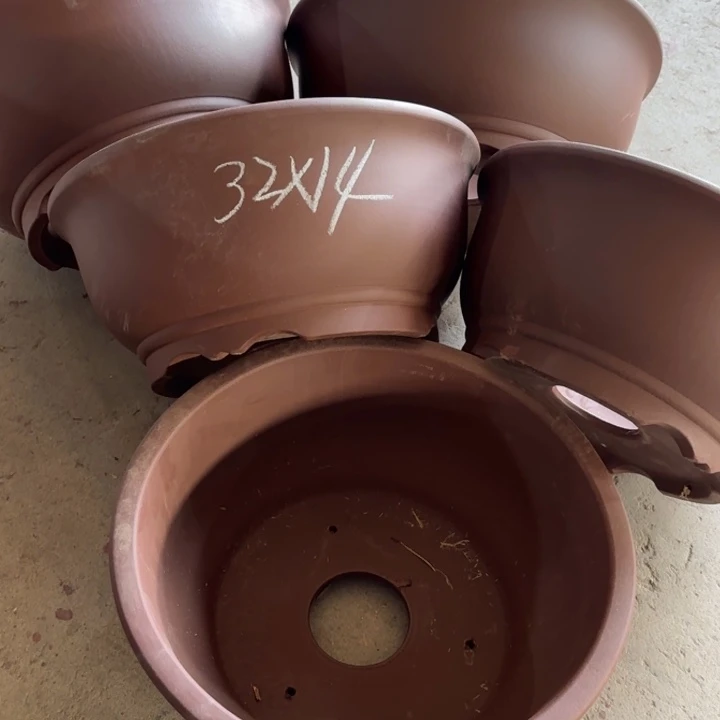 紫砂花盆110-5。      32-14