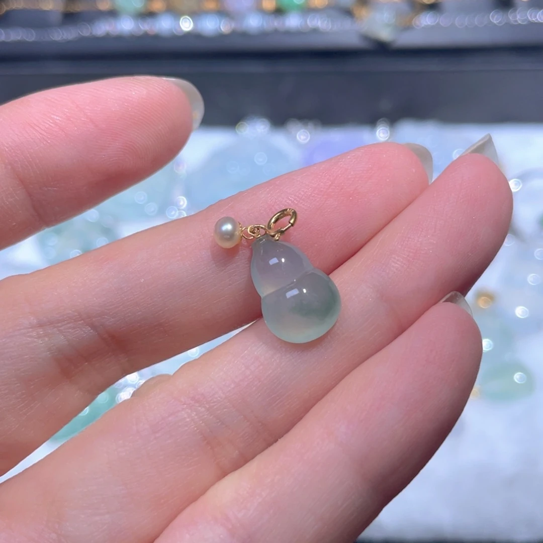 翡翠18K金镶嵌颈饰翡翠