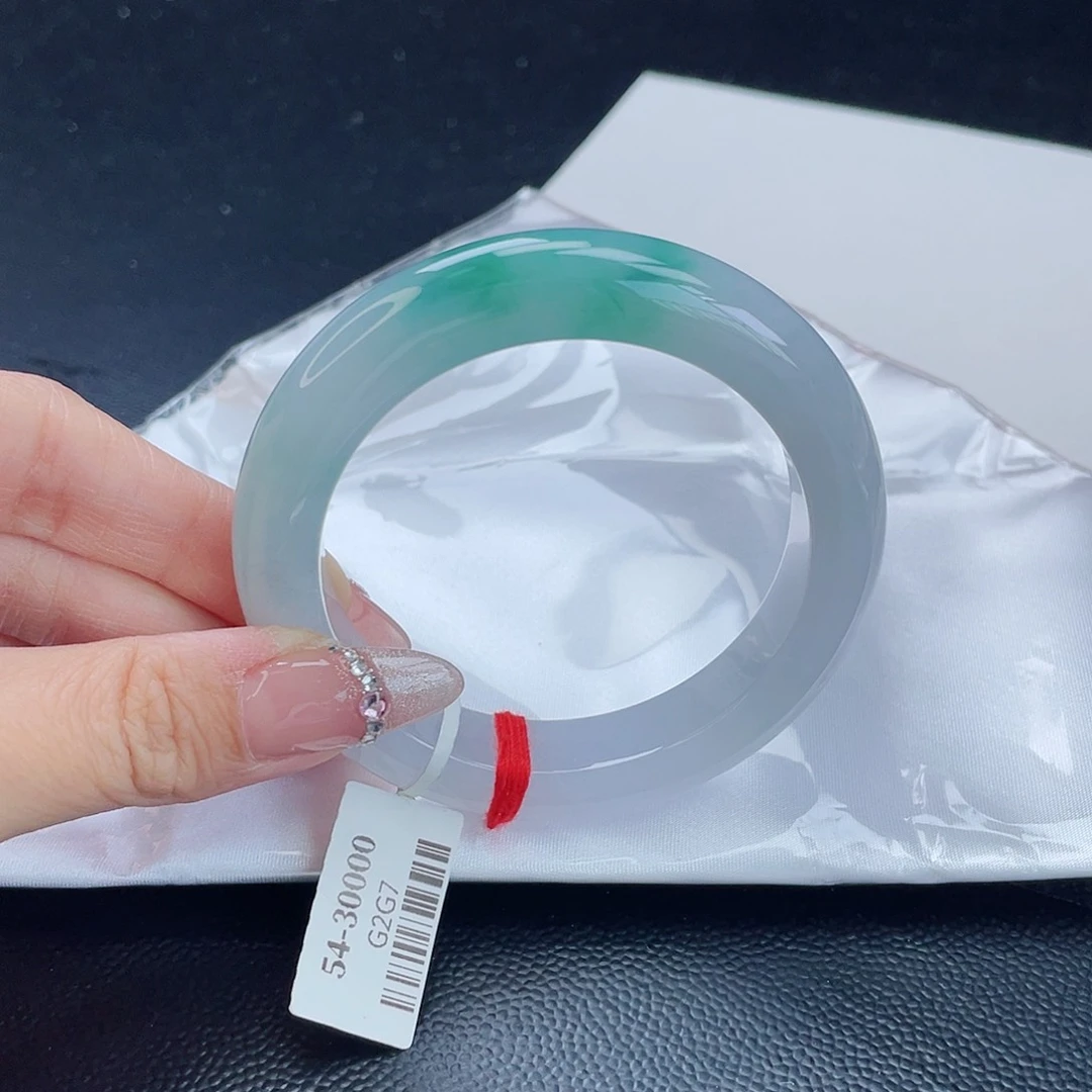 翡翠手镯未镶嵌翡翠