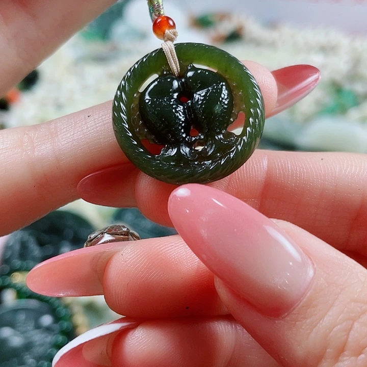 颈饰未镶嵌和田玉