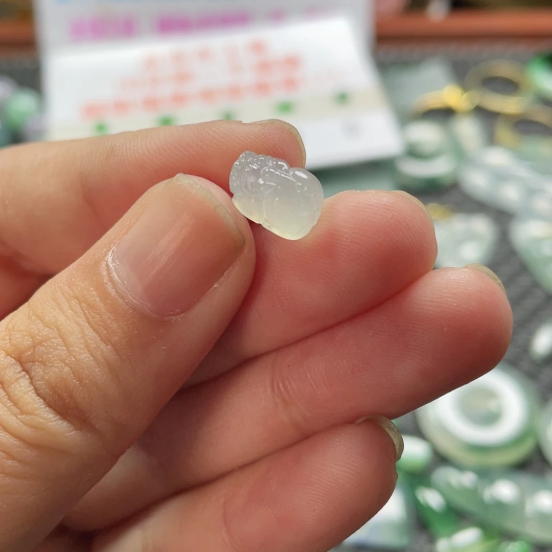 未镶嵌挂件翡翠  翡翠