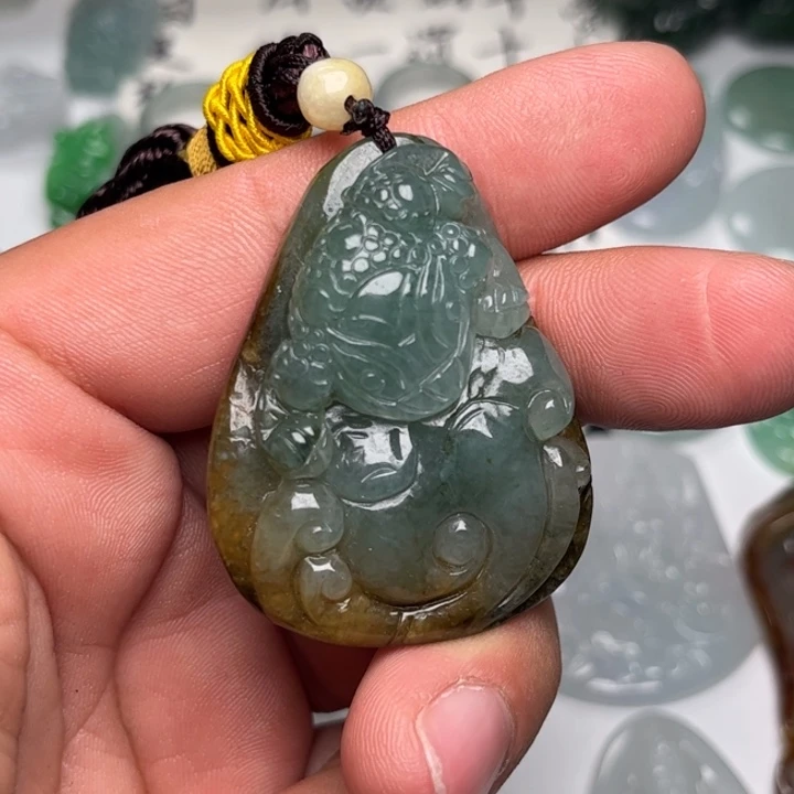翡翠未镶嵌颈饰金蟾