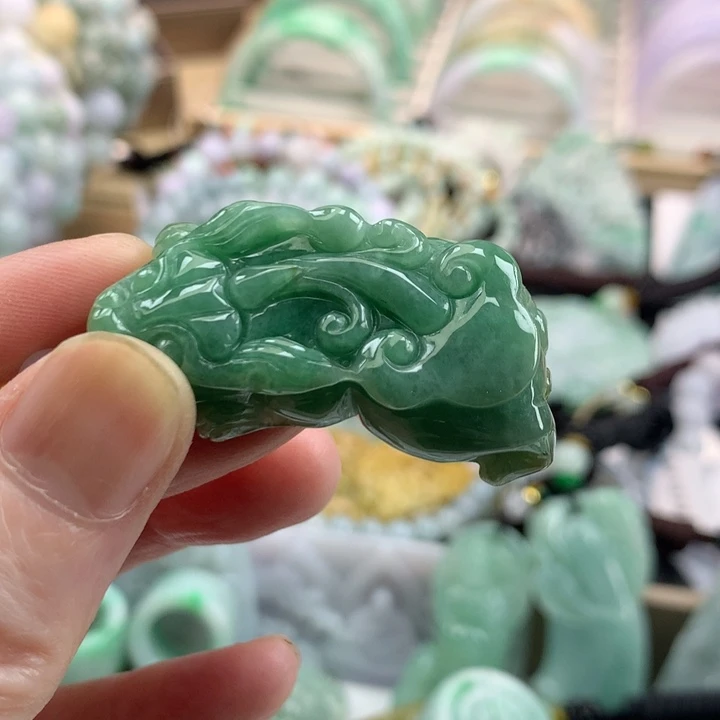 翡翠未镶嵌颈饰吊坠