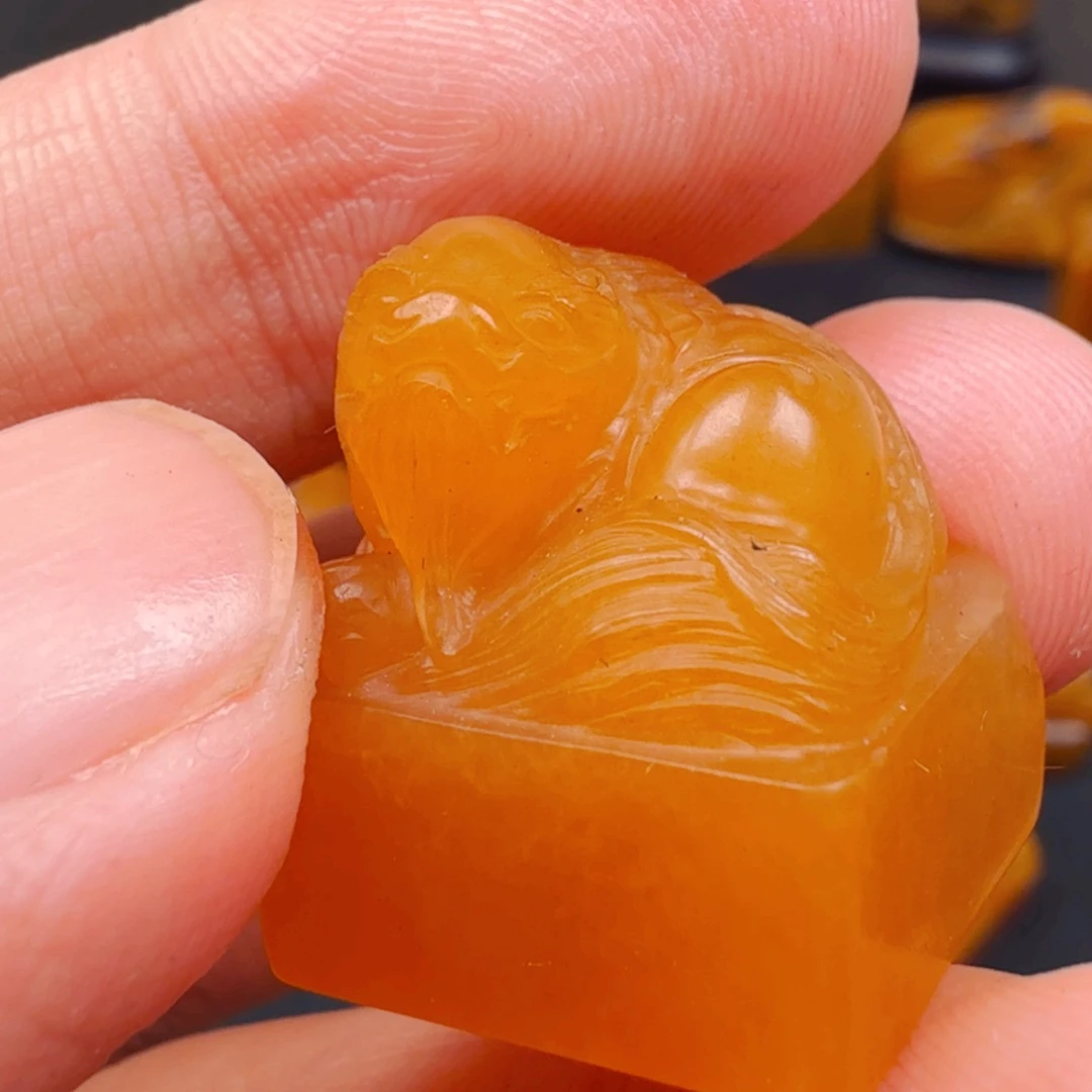 +***1田黄石田黄石钮章