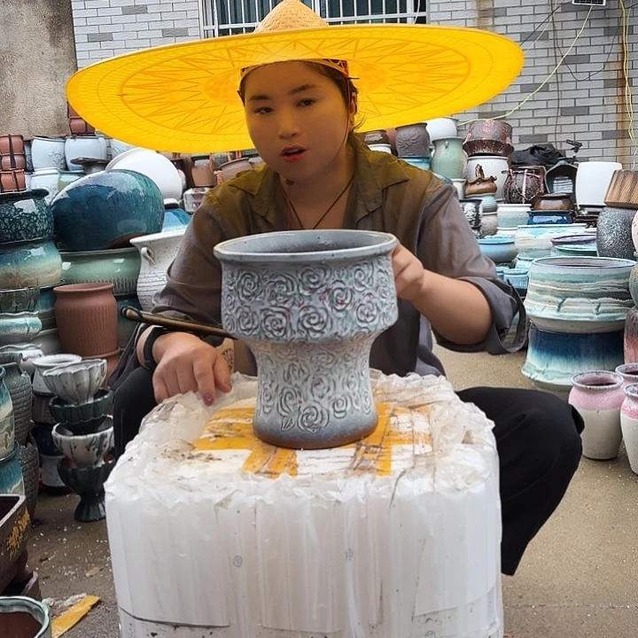 21口21高瑕疵一个盆子。