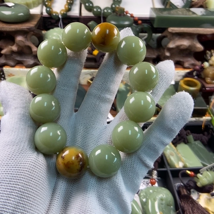 未镶嵌手串岫岩河磨玉（透闪石质玉）w***e