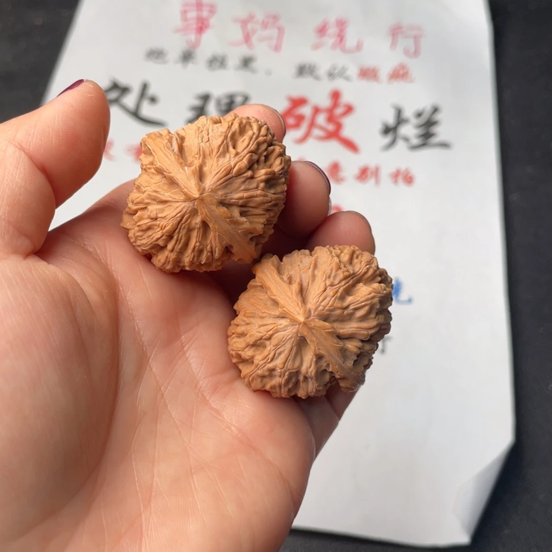 文玩核桃把件204。36三角白返油