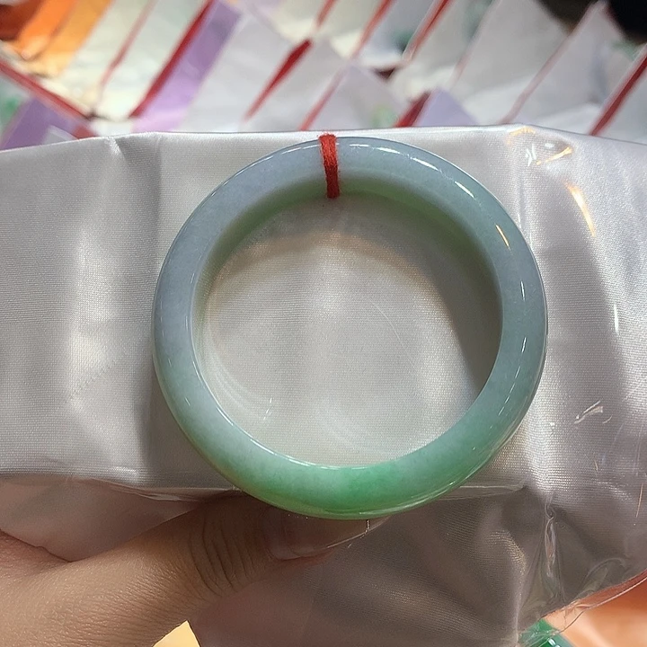 翡翠未镶嵌手镯正圈