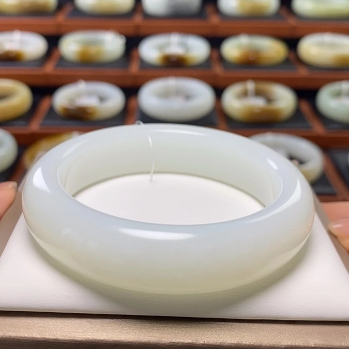 和田玉（白玉）手镯未镶嵌57圈