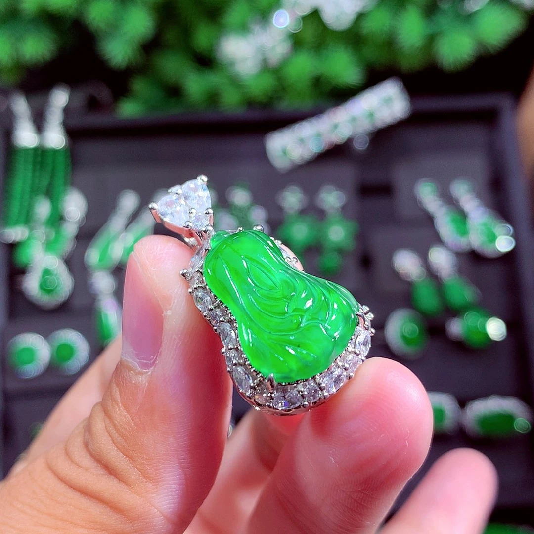 颈饰未镶嵌翡翠天然