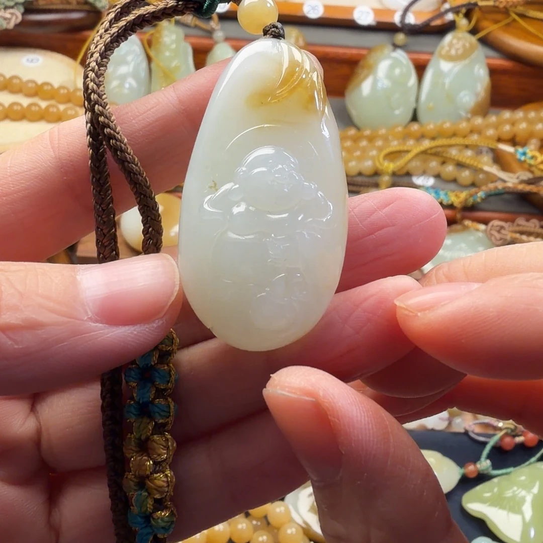 闲***然和田玉未镶嵌颈饰