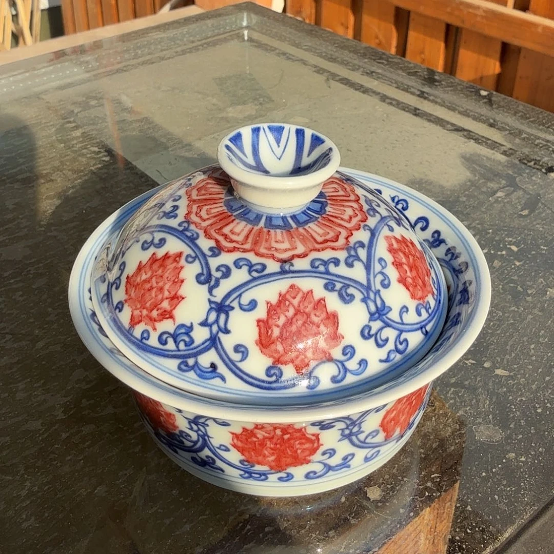 青花釉里红满绘马蹄盖碗