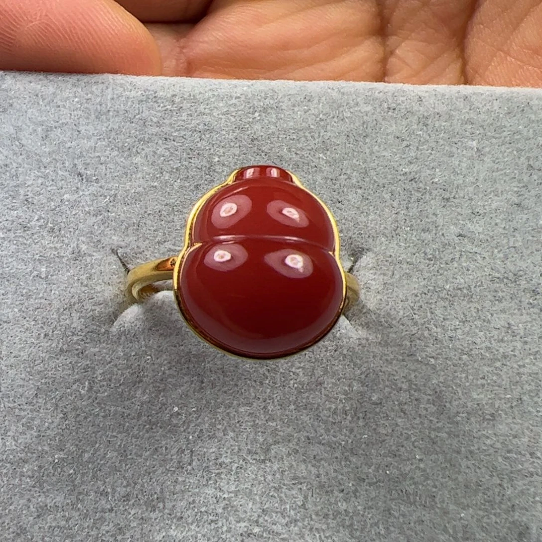 18K金镶嵌戒指南红玛瑙