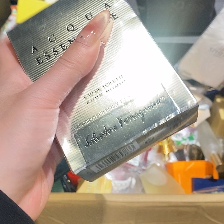弱***千花岗石铁合金香水沐浴露持久留香
