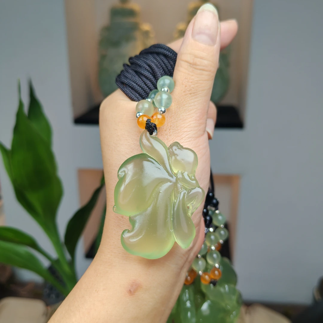 岫玉上品精美葡萄肉蝴蝶仙子挂件（半珠链）