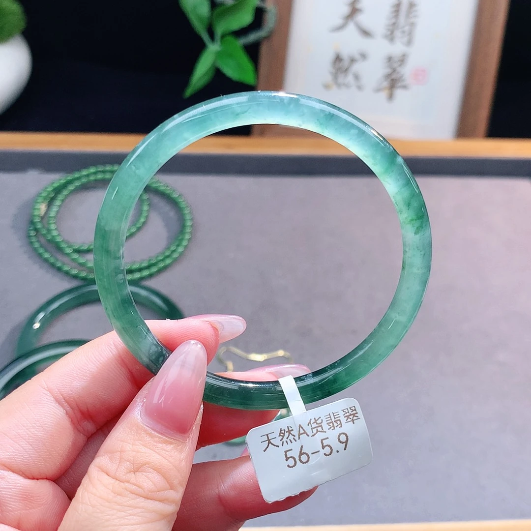 翡翠手镯（圆镯）未镶嵌