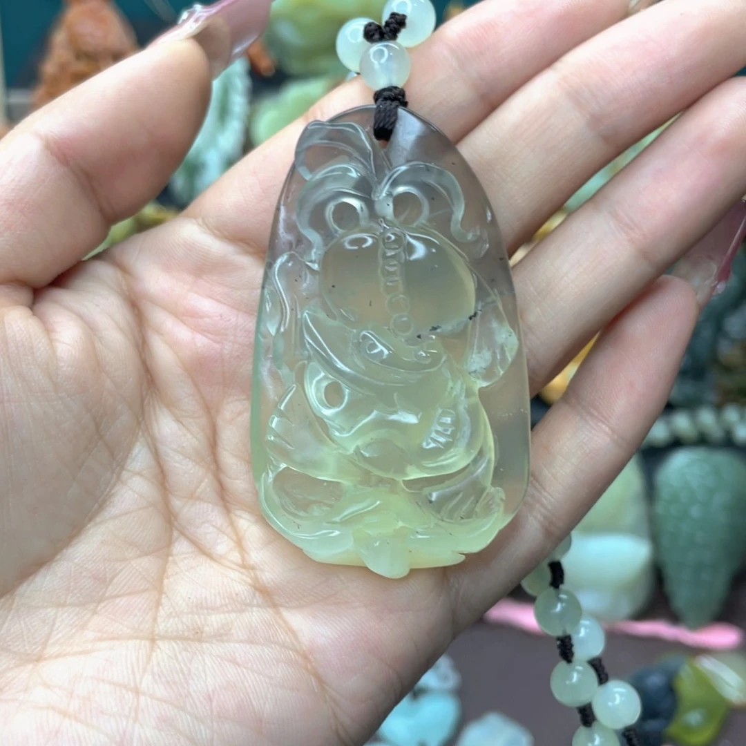 蛇纹石玉颈饰未镶嵌