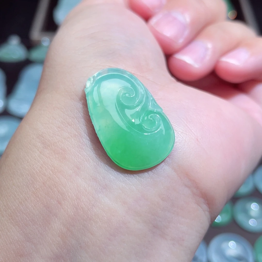 颈饰未镶嵌翡翠如意