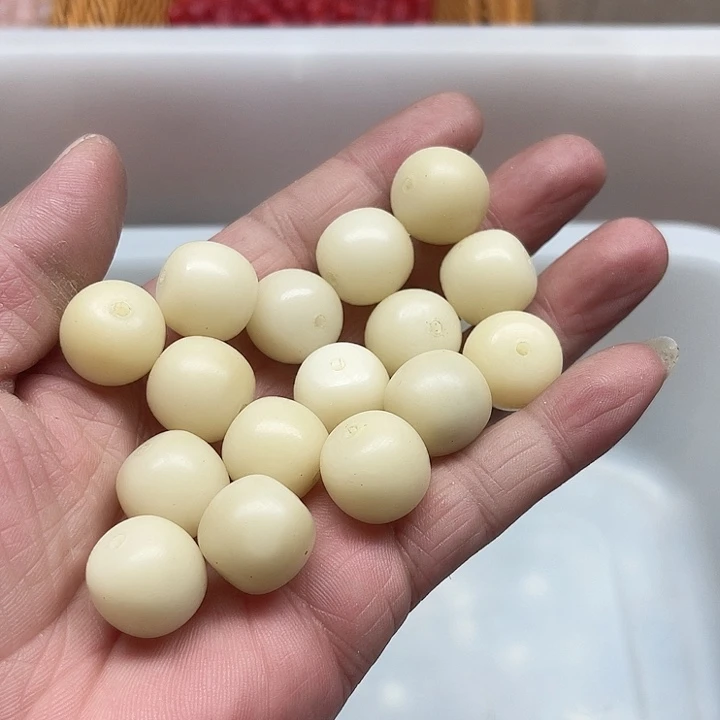 白玉菩提吊坠瑕疵17-16奶白桶珠15颗