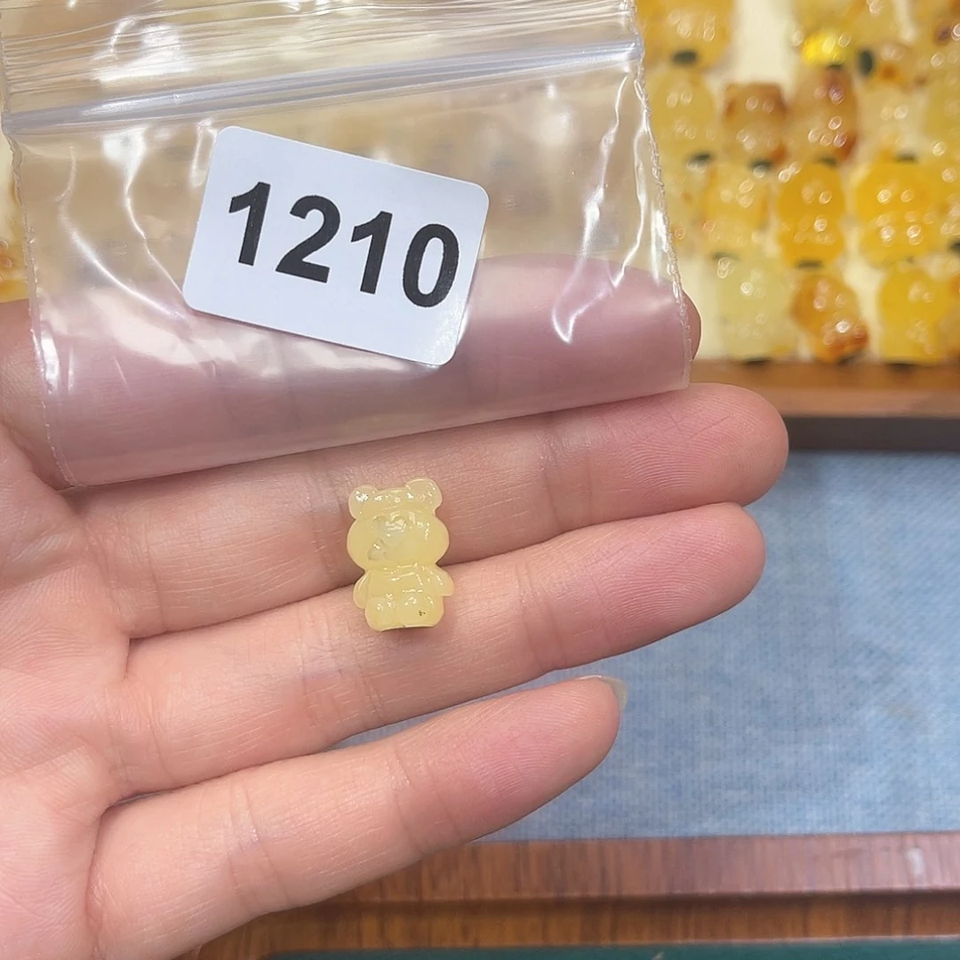 琥珀珠宝奇石未镶嵌