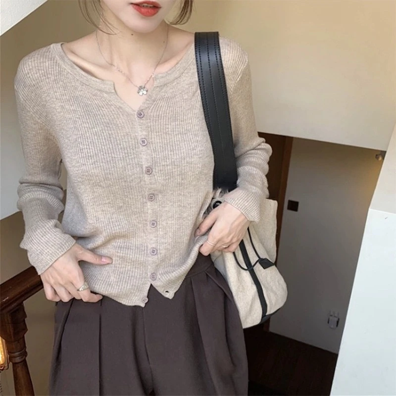 秋冬新品V领针织衫女薄款长袖纯色短款外搭修身毛衣开衫外套上衣