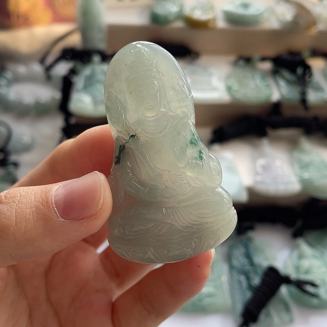 翡翠未镶嵌颈饰虚空藏