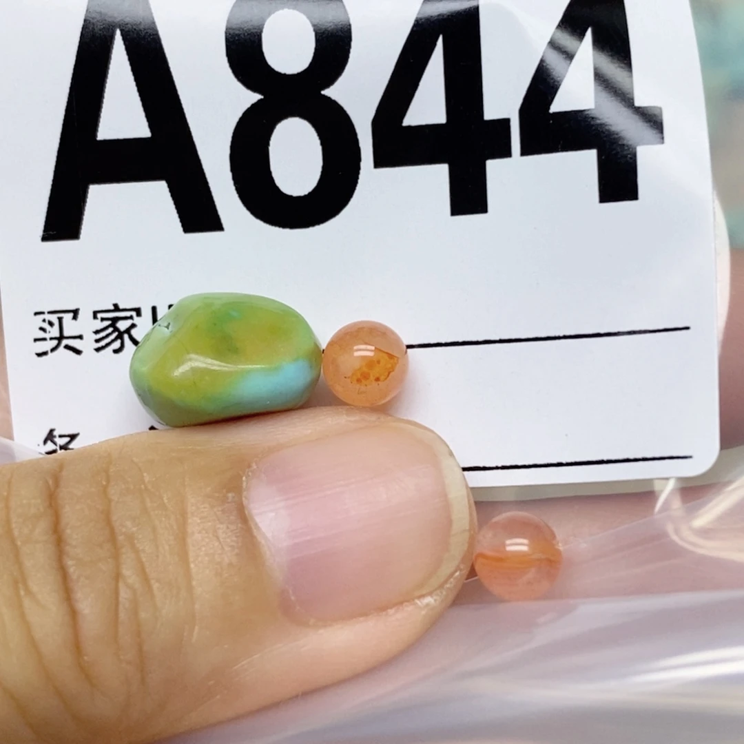 肖***南红玛瑙配饰未镶嵌