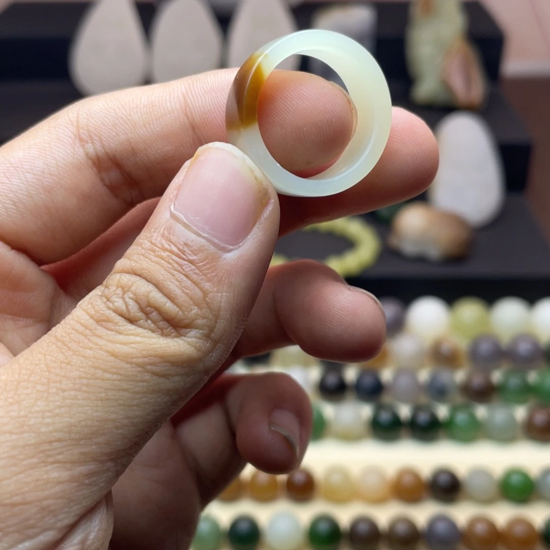 和田玉未镶嵌戒指