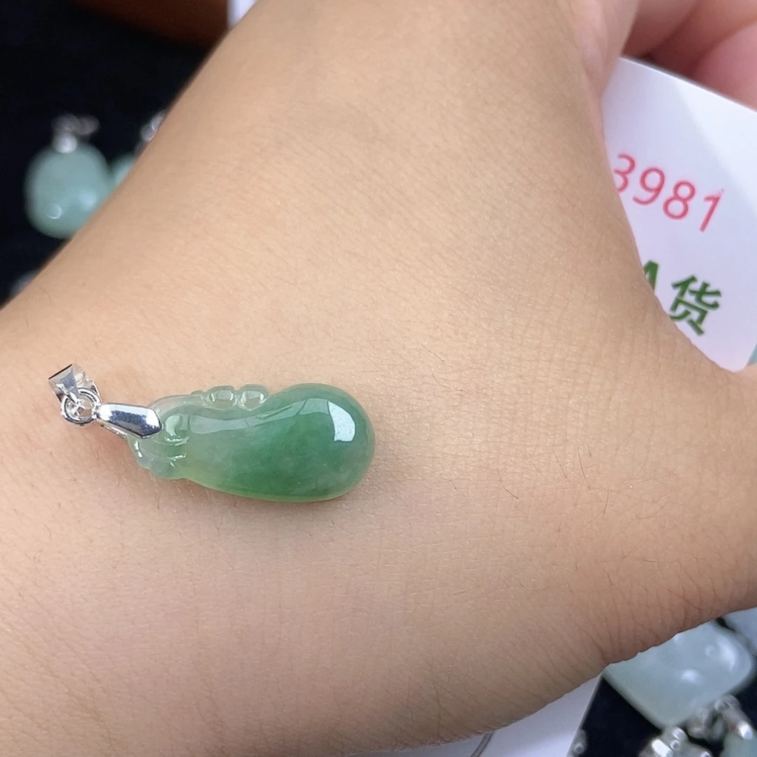 翡翠未镶嵌颈饰天然