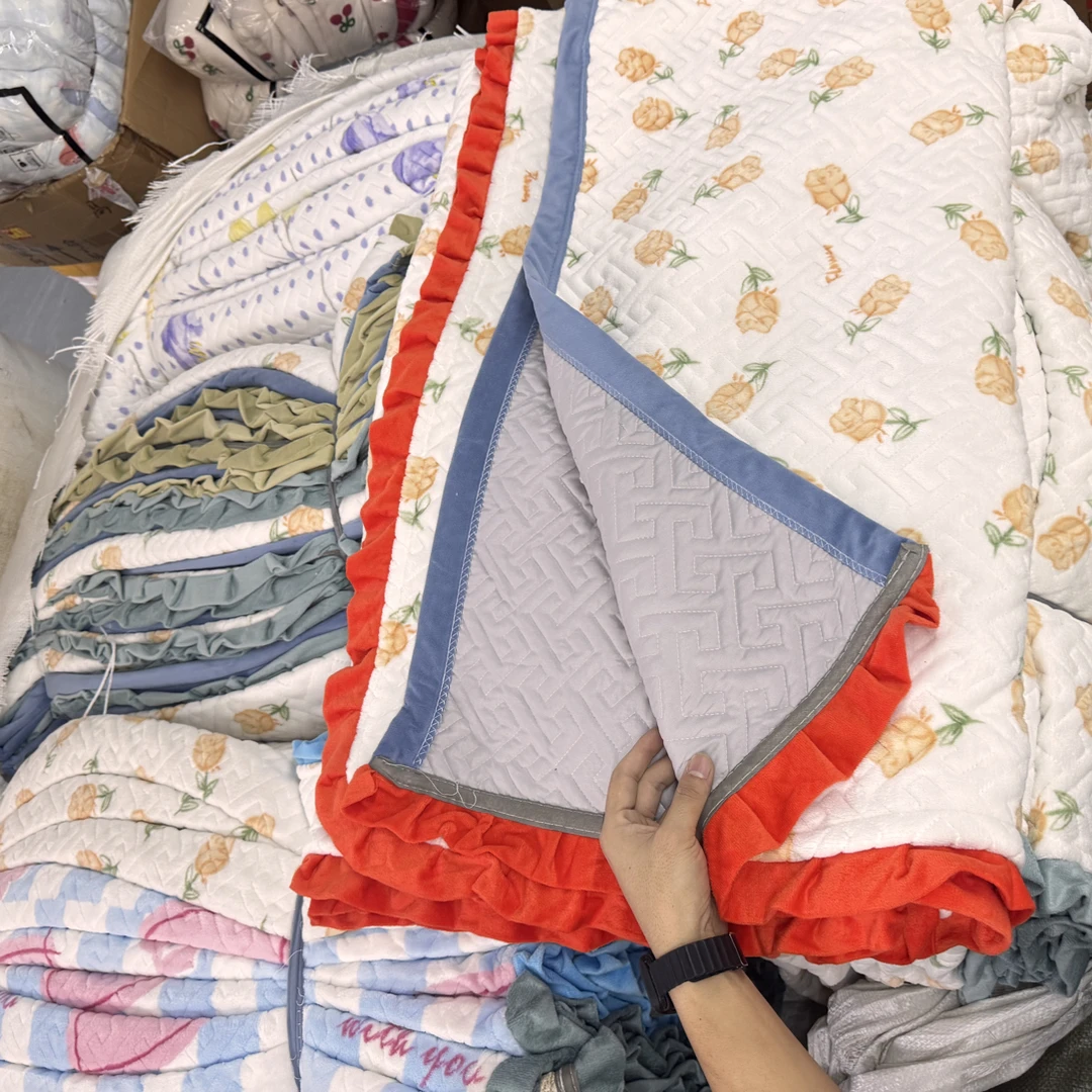 牛奶绒床盖夹棉花边床盖