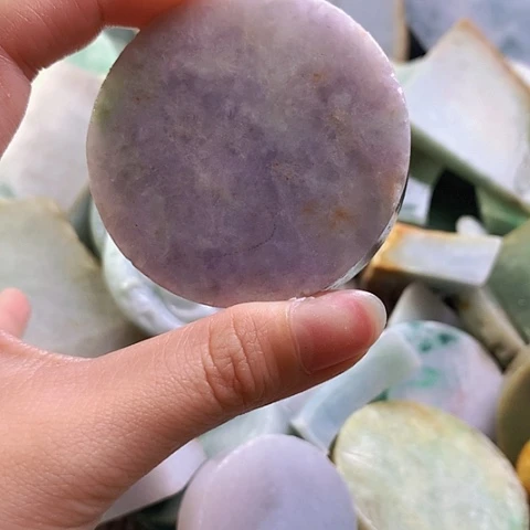 翡翠颈饰未镶嵌敏**到